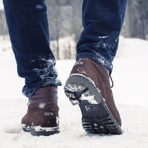 caminhando com bota discover fiero na neve