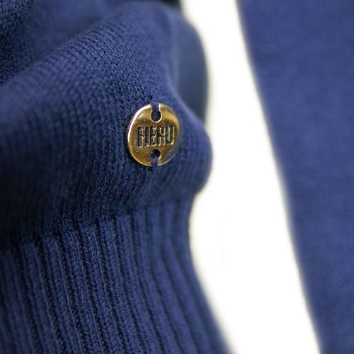 marca de malhas em trico azul marinho