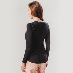 camiseta manga longa alongada preta feminina