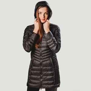 casaco puffer preto longo feminino com pena e pluma