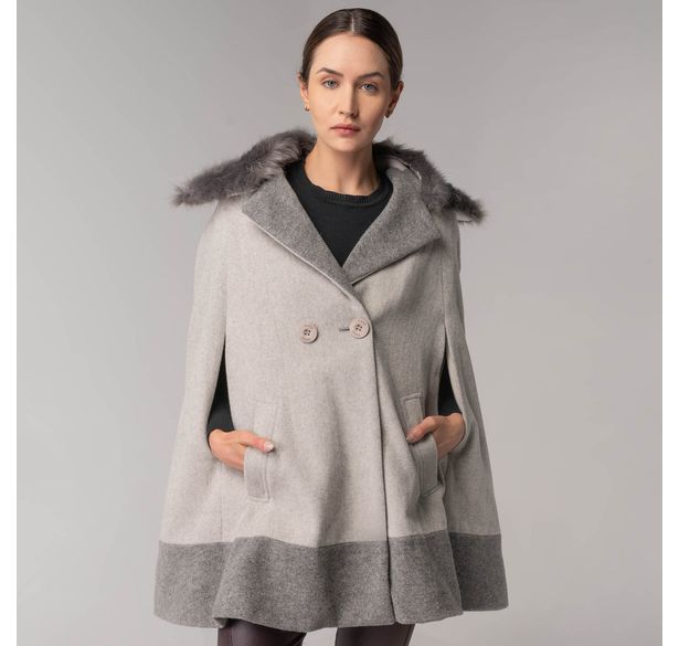 poncho feminino cinza de lã com forro térmico e gola de pelos