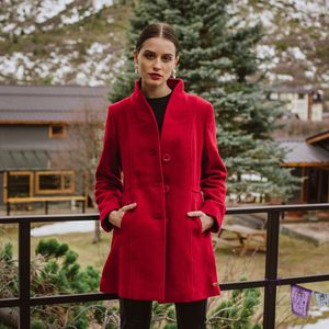 casaco vermelho feminino de lã elegante e minimalista
