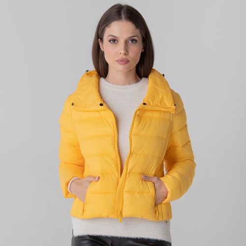 jaqueta puffer amarela compacta para viagens de frio