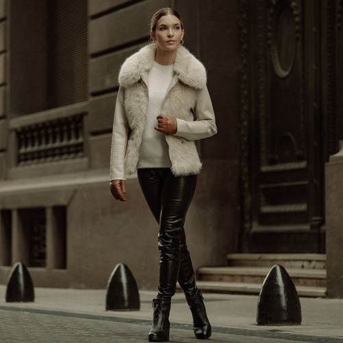 casaco feminino elegante e sofisticado de couro off white