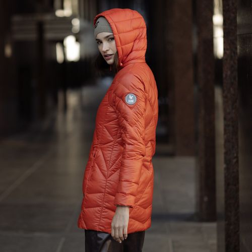 casaco laranja feminino de inverno para viagens