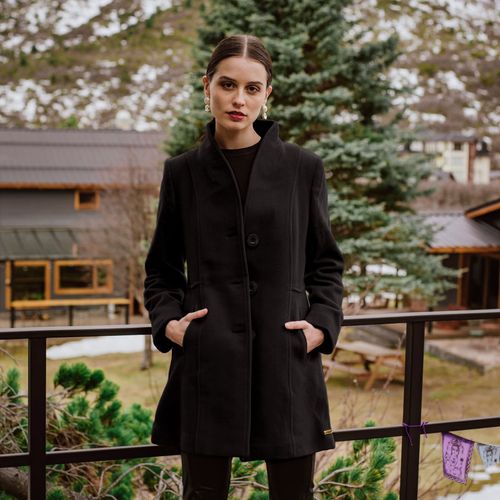 casaco preto la italiana com modelagem acinturada