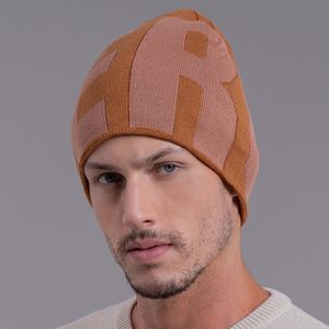 gorro unissex com tons terrosos em tricô