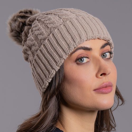 gorro pompom com pelinhos